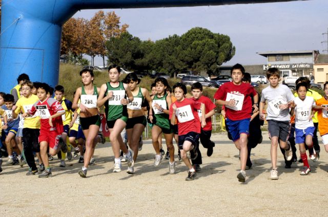 Uns 500 atletes es donen cita a la festa local del cross de Cerdanyola