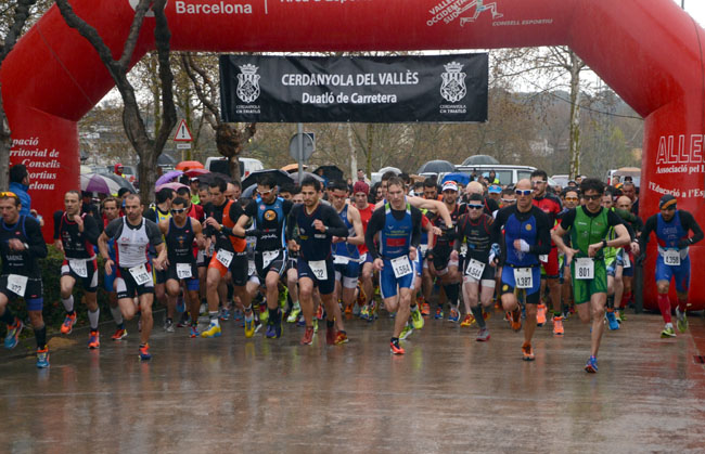 Lluís Vila guanya un duatló passat per aigua