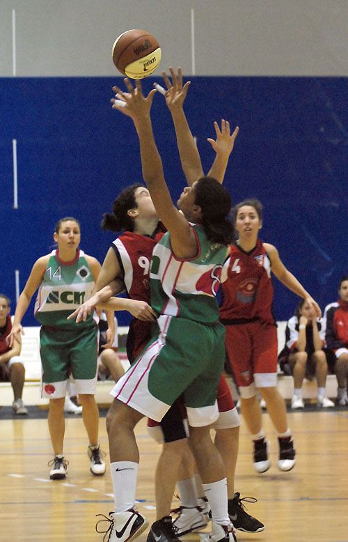 El Club Bàsquet Femení Cerdanyola es juga molt a la pista del Lima Horta