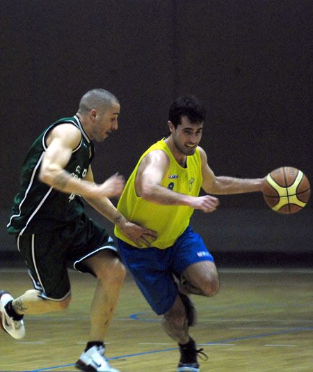 Soferta victòria de l’Ópalo contra el Salou (73-63)