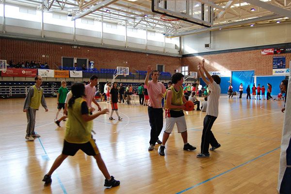 4a Trobada de bàsquet entre alumnes de secundaria i esportistes del Grup Catalonia