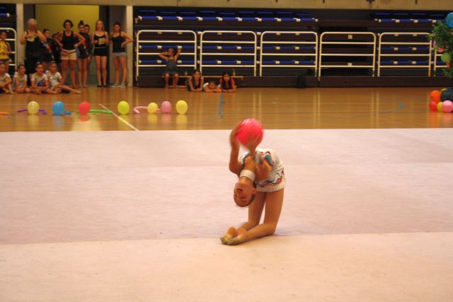 El Club Gimnàstica Rítmica de Cerdanyola dóna la benvinguda a l’estiu 