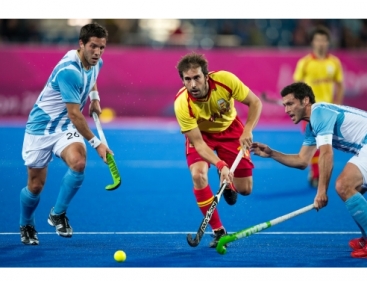 Víctòria 'in extremis' d'Espanya amb un Fàbregas amenaçat en una polèmica extraesportiva