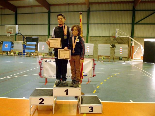  Dues medalles d’or per als arquers locals al Campionat de Catalunya de sala