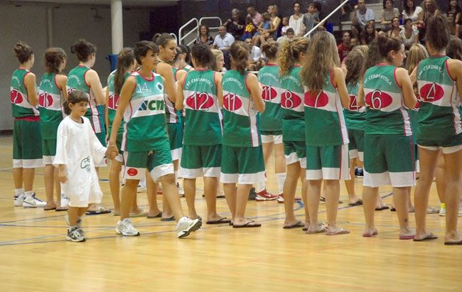 180 jugadores del Femení Cerdanyola es presentaran davant la seva parròquia 