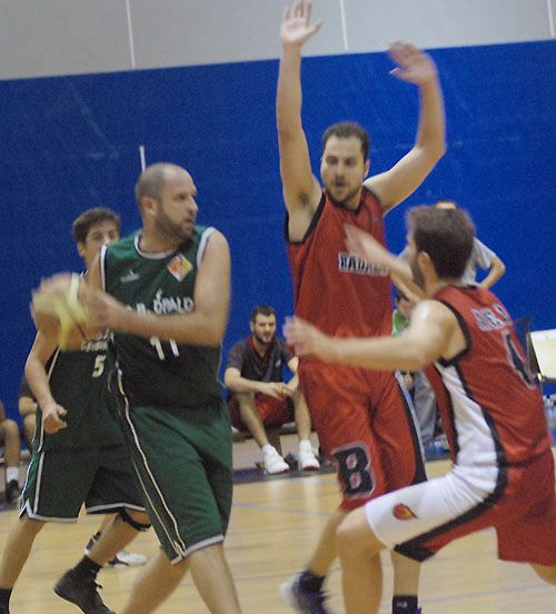 L’ Ópalo es refà de les darreres derrotes i guanya a la pista del Centre Catòlic de L’Hospitalet