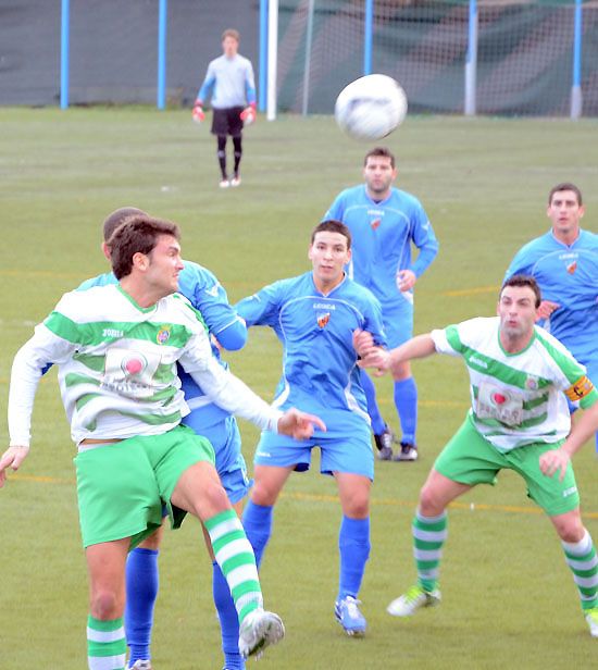 El Cerdanyola FC segueix lider tot i perdre davant el Lloret (1-2)