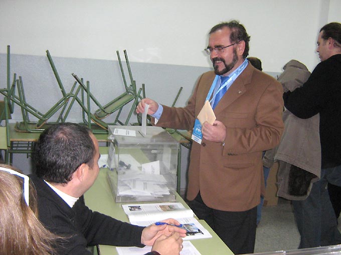 El PP afirma que la jornada electoral es viu amb la tensió de la incògnita dels resultats