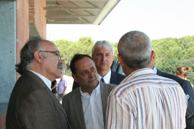 Carod Rovira visita el Centre de Recerca en Sanitat Animal a Cerdanyola