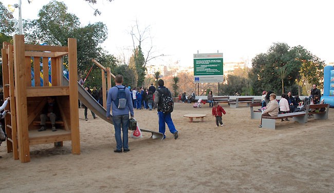 Una festa ciutadana estrena la remodelada plaça de Pablo Iglesias