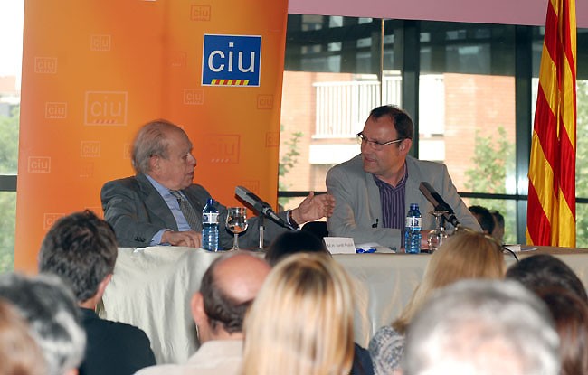Jordi Pujol fa costat al candidat Alfons Escoda 