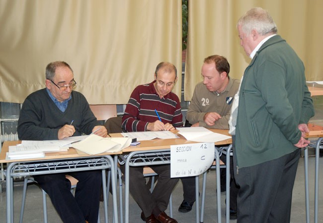 Eleccions Generals 2011. Normalitat en l'inici de la jornada electoral