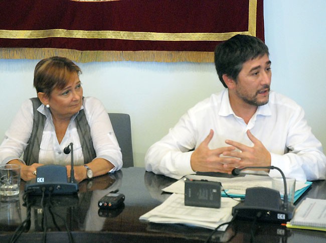 El govern presenta un pressupost que incorpora propostes de tots els grups
