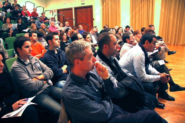 El PSC vol fer costat a les persones que pateixen la crisi