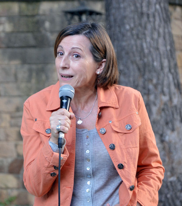 Carme Forcadell demana votar massivament diumenge com a pas previ a la consulta