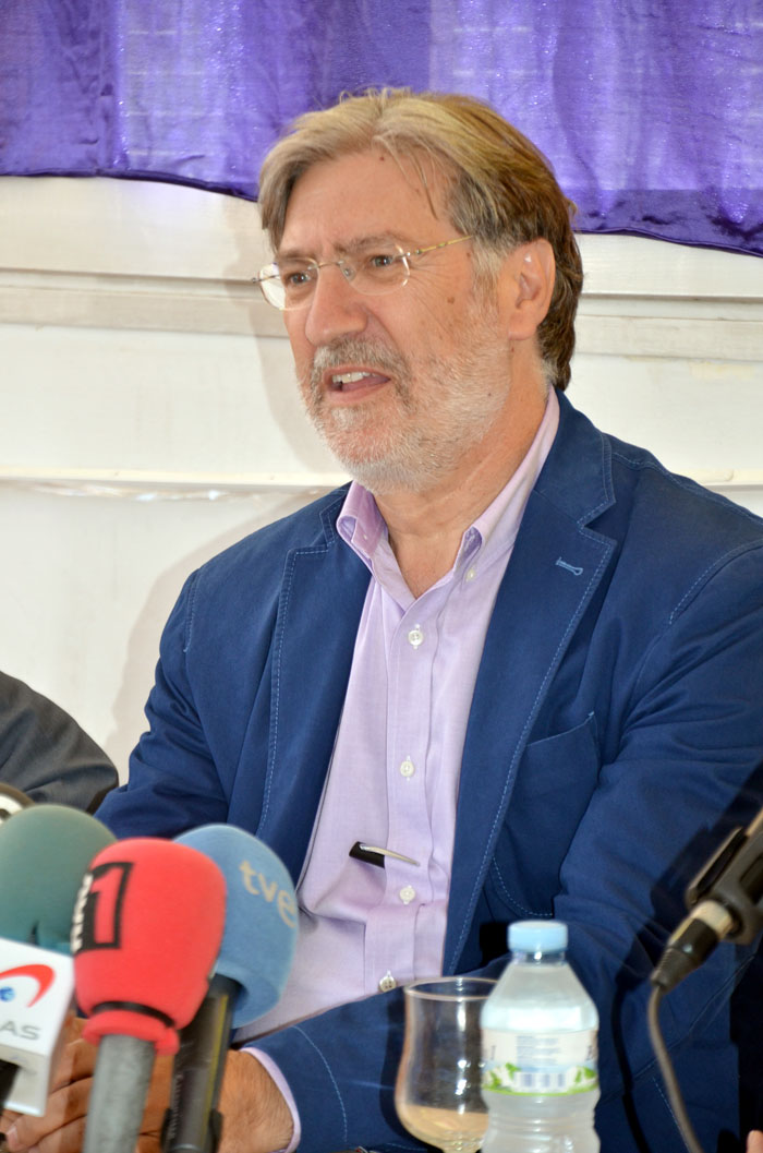 José Antonio Pérez Tapias explica la seva proposta de regeneració del projecte socialista