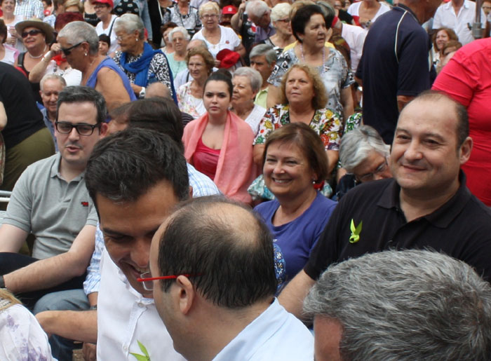 El PSC de Cerdanyola es bolca en la Festa de la Rosa 