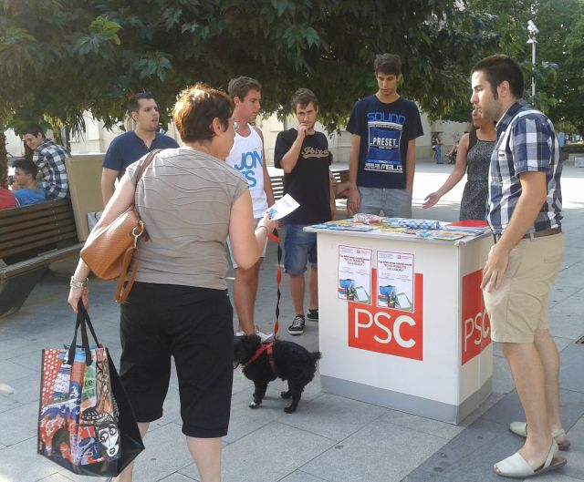 La JSC recull material escolar en la campanya Escola Digna