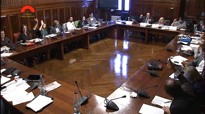 El Parlament insta a invertir en indústria al Centre Direccional