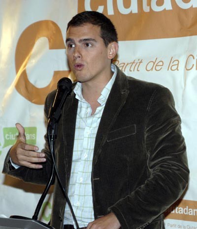 Una vintena de militants de Ciutadans dimiteixen en desacord amb la reelecció d'Albert Rivera
