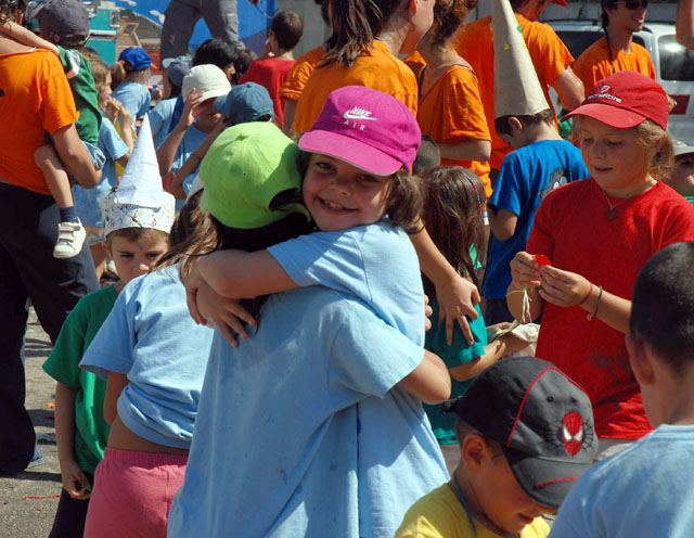 El CEIP Serraparera acull la festa final dels casals d'estiu 2007