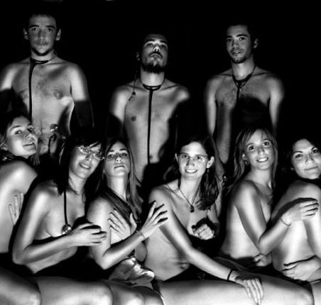 Alumnes de Medicina de la UAB s'apunten a la moda dels calendaris eròtics