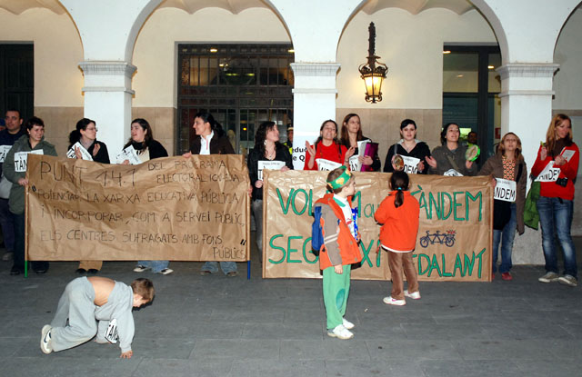 Defensant el 0-3 reclama més concreció en el projecte educatiu i l'equip docent que assumirà les 102 places de Tàndem