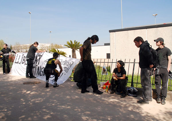 L'assemblea d'ocupes protesta contra la detenció de 5 persones per un delicte d'usurpació