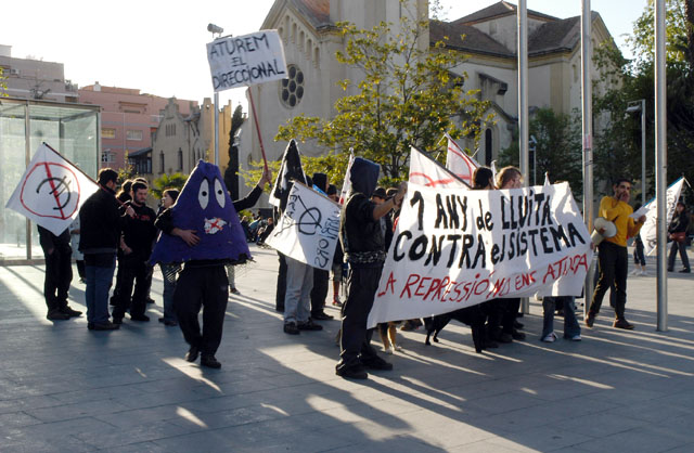 Manifestació contra el desallotjament de la Figa Elèctrica