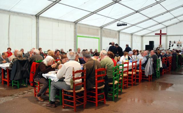 La Gent Gran de Cerdanyola celebra amb la Casa de Andalucía la Cruz de Mayo