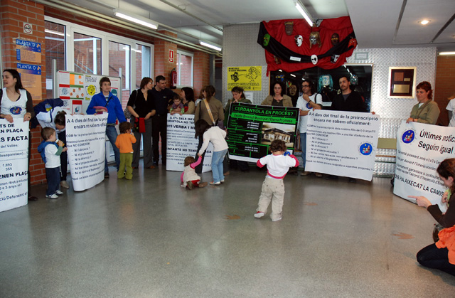 Representants de l'Associació Defensant el 0-3 es reuneixen amb l'inspector de zona del Departament d'Educació