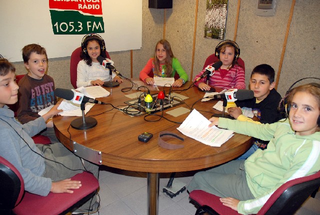 Cerdanyola Ràdio emetrà els programes enregistrats per l’alumnat de 4t a l’emissora a partir de dilluns