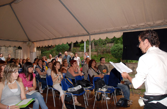 27 joves de Cerdanyola i Ripollet 'alfabetitzen' adults amb cursos d'informàtica elemental