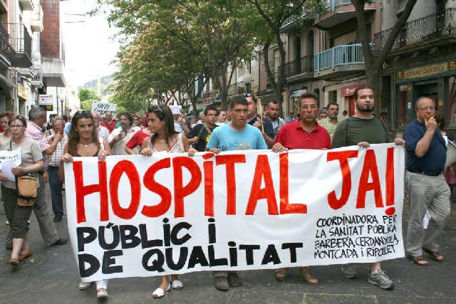 Unes 150 persones reclamen la construcció de l'hospital Ernest Lluch a Montcada