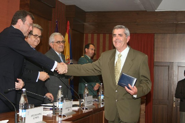 Leonardo Pérez, membre de l'assemblea local de Creu Roja, rep la Medalla d'Honor de la Carretera