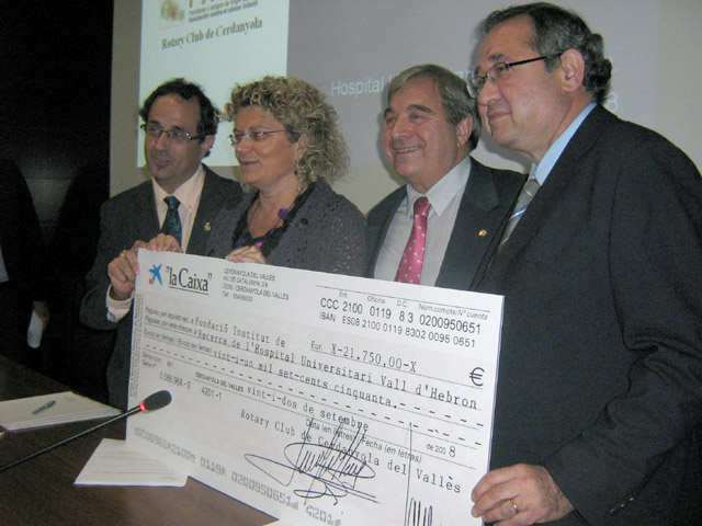 FADAM i Rotary Club lliuren 21.750 euros de solidaritat cerdanyolenca per a la investigació del càncer infantil