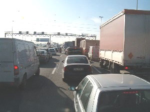 Els conductors de l’Àrea Metropolitana perden 12 minuts diaris en les retencions