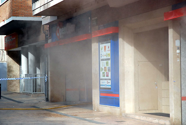 Incendi als magatzems de l’Opencor de la plaça d´Enric Granados