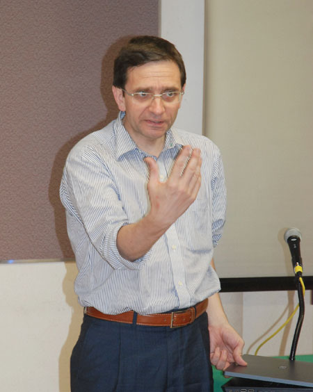 La gent gran s'interessa per l'economia