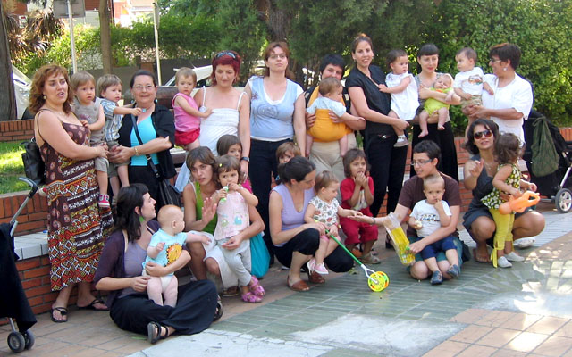 Neix l’associació Mamimamo amb la voluntat d’ajudar les mares en l’alletament i la criança dels seus fills