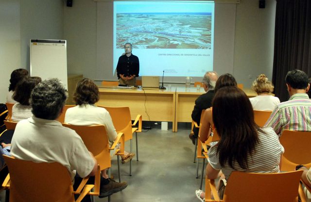Una delegació espanyola de geògrafs, especialistes en economia, visiten el Centre Direccional