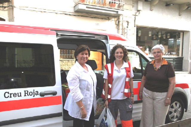 CDC de Cerdanyola fa entrega dels aliments i la roba rebuts durant la campanya Convergència Solidària