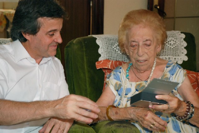 L’Ajuntament homenatja a Maria Cascales amb motiu del seu 100 aniversari