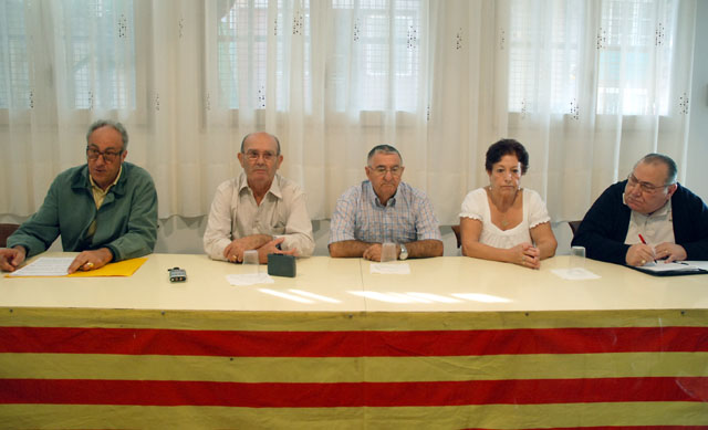 Els veïns de Fontetes mantenen la mobilització amb crítiques a l'alcalde per voler apropiar-se del possible acord