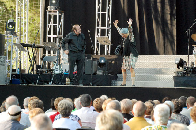 La gent gran de la ciutat celebra el seu dia amb una crida a evitar l'exclusió social