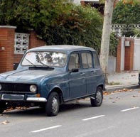 Es presenta un pla per agilitzar la retirada de cotxes abandonats