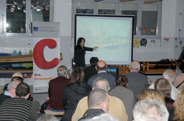 El veïnat de Can Xarau i la Farigola coneix els projectes per al solar del riu Sec