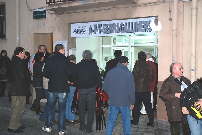 Serragalliners estrena seu veïnal al carrer de Sant Camil