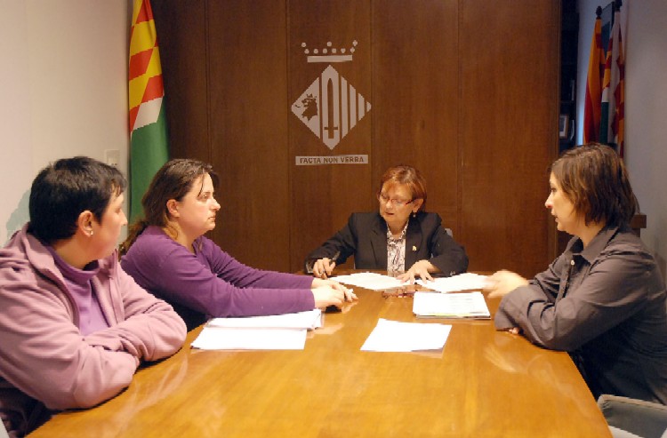 Conveni per fomentar les activitats extraescolars a l'escola Fontetes