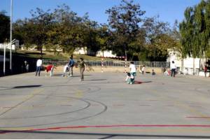 Clausurat un dels patis de l’Escola Xarau per la presència de restes d’amiant